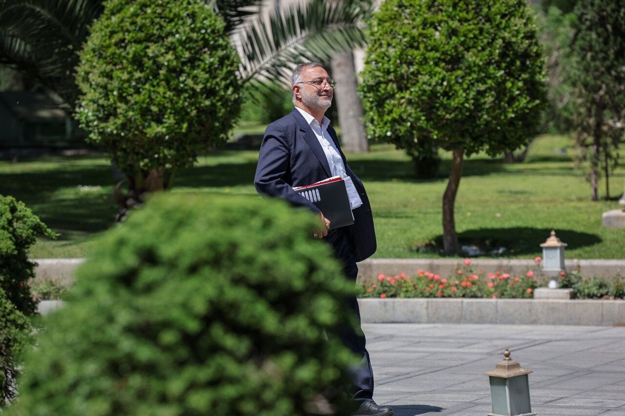 انتخاب مجدد زاکانی برای شهرداری تهران فقط یک راه دارد؛ تغییر قانون/ «پزشکیان در برابر لابیها مقاوت کند»/ زاکانی هنوز هم سودای ریاست جمهوری دارد