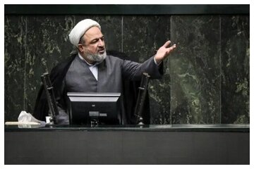 انتقاد تند رسایی از هیات رئیسه مجلس؛ استیضاح وزیر کشاورزی با ۷۱ امضا چرا اعلام وصول نشده است/ بخشی از آئین نامه داخلی مجلس با آب زمزم نوشته شده است!