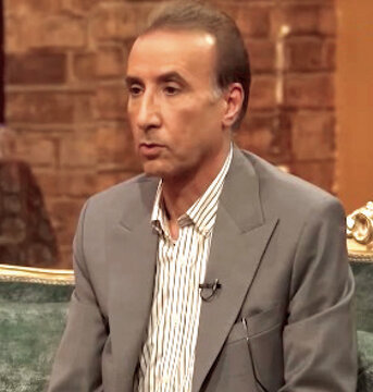 انتقاد روزنامه اصوگرا از تناقض عجیب در صداوسیما/ 5 سال پیش حیاتی به جرم ابراز علاقه به ابی از تلویزیون اخراج شد؛شب یلدا روزی آنتن آهنگ ابی را خواند