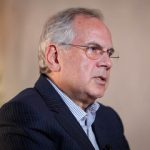 انتقاد روزنامه اطلاعات از محمود سریع القلم: این دیدگاه زاییده اقتصاد رقابتی است که خواهان سقوط دهک های جامعه به سمت طبقات پایین تر است