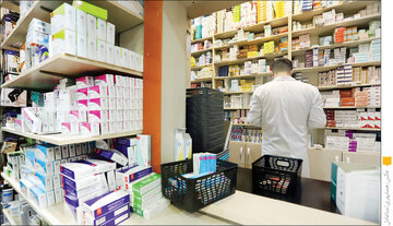 اولتیماتوم داروسازان به وزارت بهداشت/ داروخانهها از ۱۵ دی بابت خرید دارو چک صادر نمیکنند