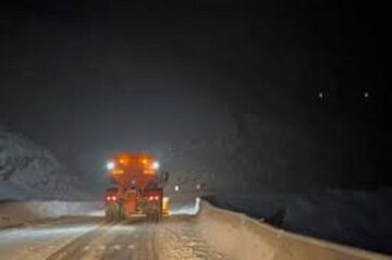 بارش برف در محورهای جنوبی استان اردبیل؛ جادهها لغزنده است
