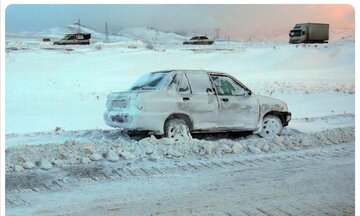 بارش برف سبب بسته شدن گردنه اسدآباد و گردنه تاریکدره به سمت تویسرکان شد