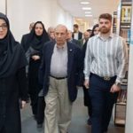 بازدید چهره ماندگار انسانشناسی از کتابخانه مرکزی خرمآباد