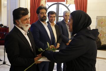 بانوان، ستونهای استوار میراث فرهنگی فارس