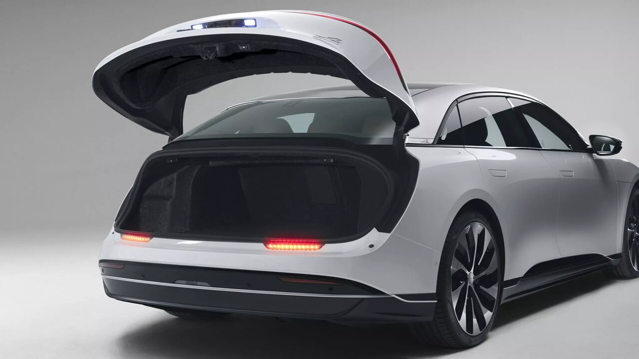 بطری آب دوباره مشکل آفرید / خسارت ۲ میلیاردی به خودروی‌ آمریکایی