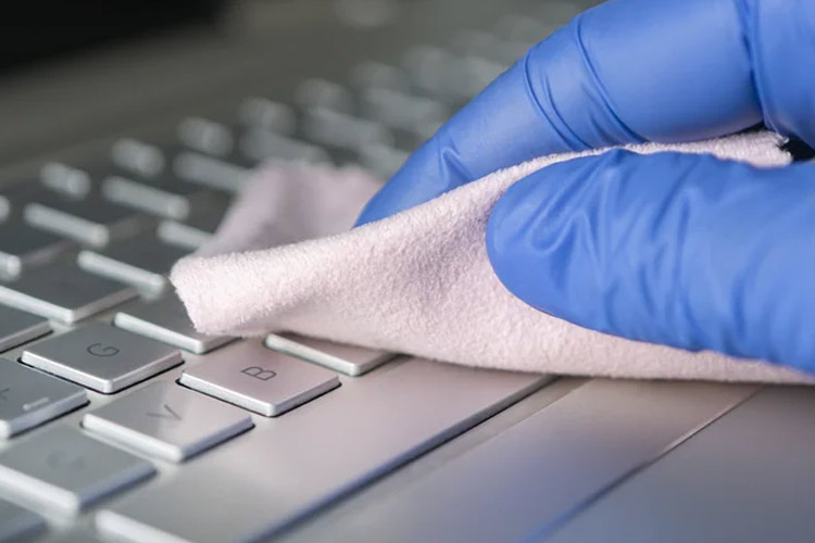 بهترین روشهای تمیز کردن کیبورد لپتاپ