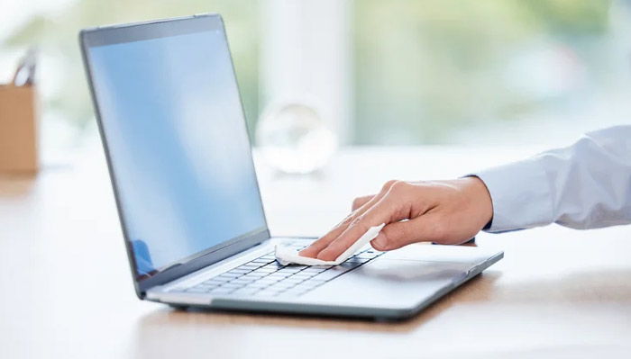 بهترین روشهای تمیز کردن کیبورد لپتاپ