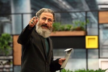 بهرام عظیمی: آنچه یک عمر شنیدهایم و اشتباه بوده این است که ما حکومتی هستیم/ کار کردن با وزرای ارشاد دولتهای گوناگون به معنای نزدیکی به آنها نیست