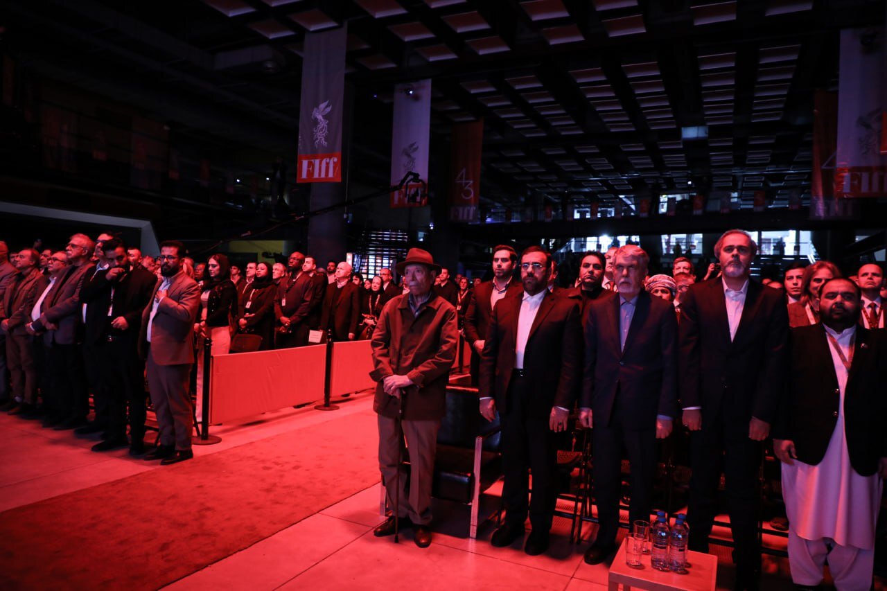 بیش از هر زمان دیگر نیازمند روایت‌های صادقانه و انسانی هستیم/ پایان جشنواره جهانی فیلم فجر در شیراز/ تقدیر از رضا میرکریمی و آلفرد یعقوب‌زاده
