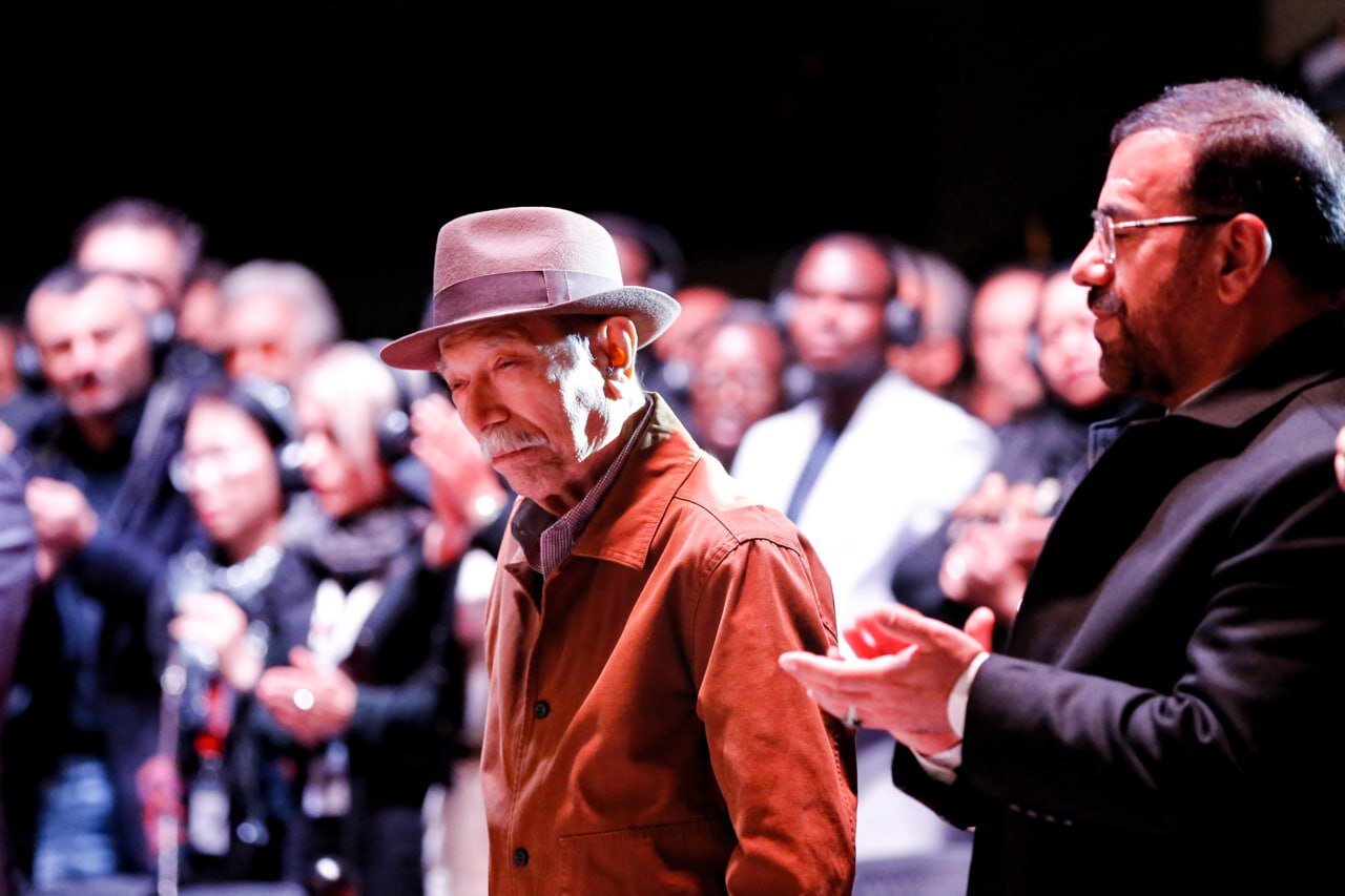 بیش از هر زمان دیگر نیازمند روایت‌های صادقانه و انسانی هستیم/ پایان جشنواره جهانی فیلم فجر در شیراز/ تقدیر از رضا میرکریمی و آلفرد یعقوب‌زاده