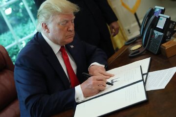 ترامپ بودجه دفاعی ۹۰۱ میلیارد دلاری آمریکا را امضا کرد / این لایحه ۶۰۰ میلیون دلار به اسرائیل اختصاص میدهد