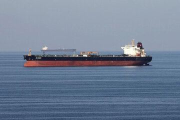 ترامپ دستور داد؛ نفتکشها به حالت آمادهباش در آمدند/ قیمت نفت اوج گرفت