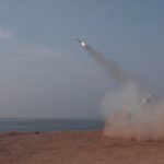 تصاویری از آتش آفند و پدافند نیروی دریایی سپاه در آب‌های خلیج فارس/ رصد ناو آمریکایی توسط نیروی دریایی سپاه/ مانور در چه مناطقی اجرا شد؟