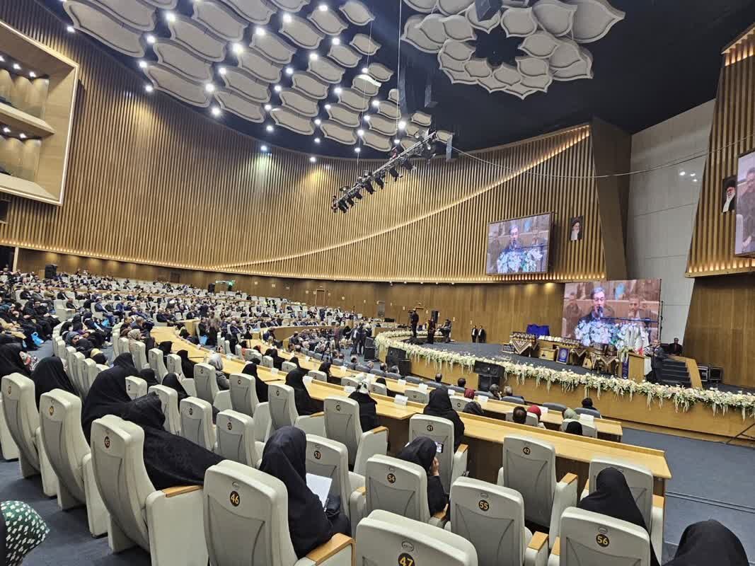 تقدیر از بانوان خیر حوزه سلامت درجشن «کوثر ولایت»/اهدای ۵ آمبولانس توسط بانوان خیر