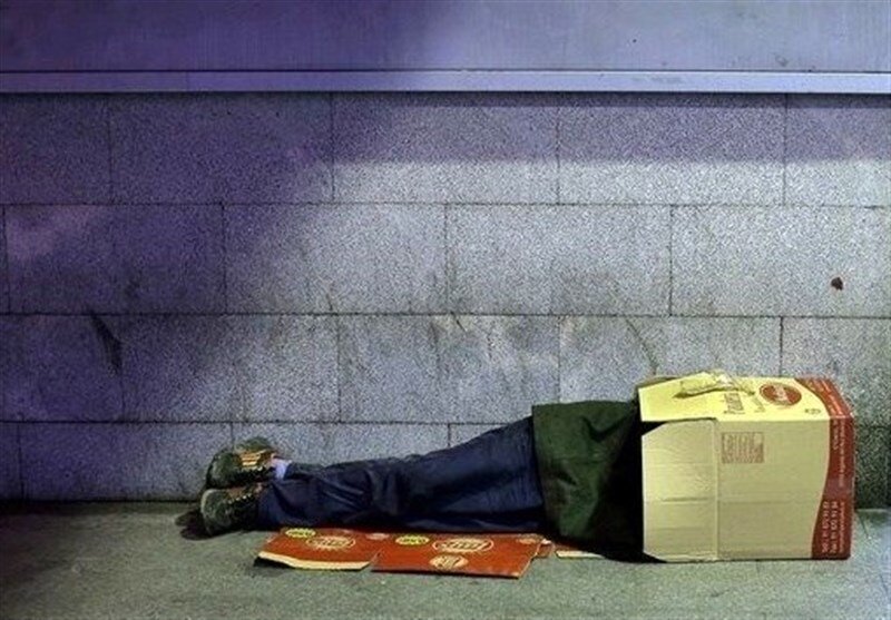 جسد کارتنخوابی که ۳۰ روز بیصاحب ماند/ اعتراف معاون شهردار به بازگشت کارتنخوابها به پاتوقها/ تبدیل کانال آبهای تهران به خوابگاه کارتنخوابها