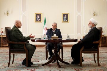 جلسات هفتگی سران قوا؛ راهحل اضطراری که به ساختار پایدار قدرت تبدیل شد/ شفافیت و فرادست بودن؛ عناصر انتقاد برانگیز دورهمی سران قوا