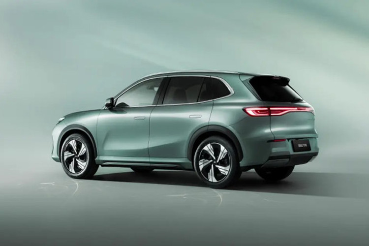 حرکت خودروهای برقی به صورت جانبی با چرخش ۹۰ درجهای چرخها