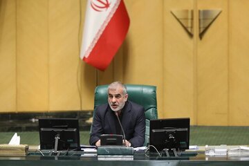 حمایت نایب رئیس مجلس از طرح بنزین سه نرخی دولت؛ نسبت به تصمیمات قبلی عاقلانهتر و کارآمدتر است/ نباید تنها عده محدودی به اطلاعات دسترسی داشته باشند