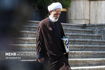 خبر مهم معاون حقوقی پزشکیان درباره پرونده کرسنت؛ اقداماتی انجام شده اما بعدا توضیح میدهیم!