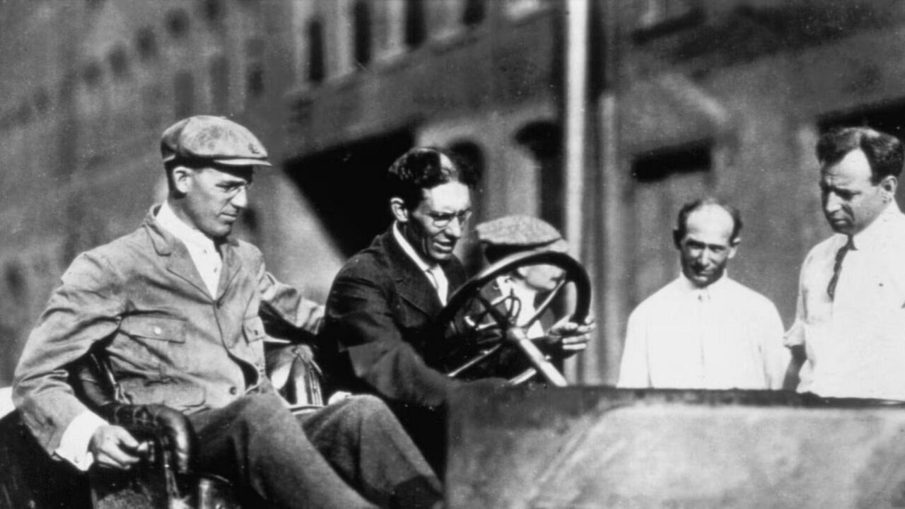 عکس قدسمس سه مرد در اتومبیل - چارلز کترینگ پست فرمان اولین اتومبیل دارای استارت خودکار