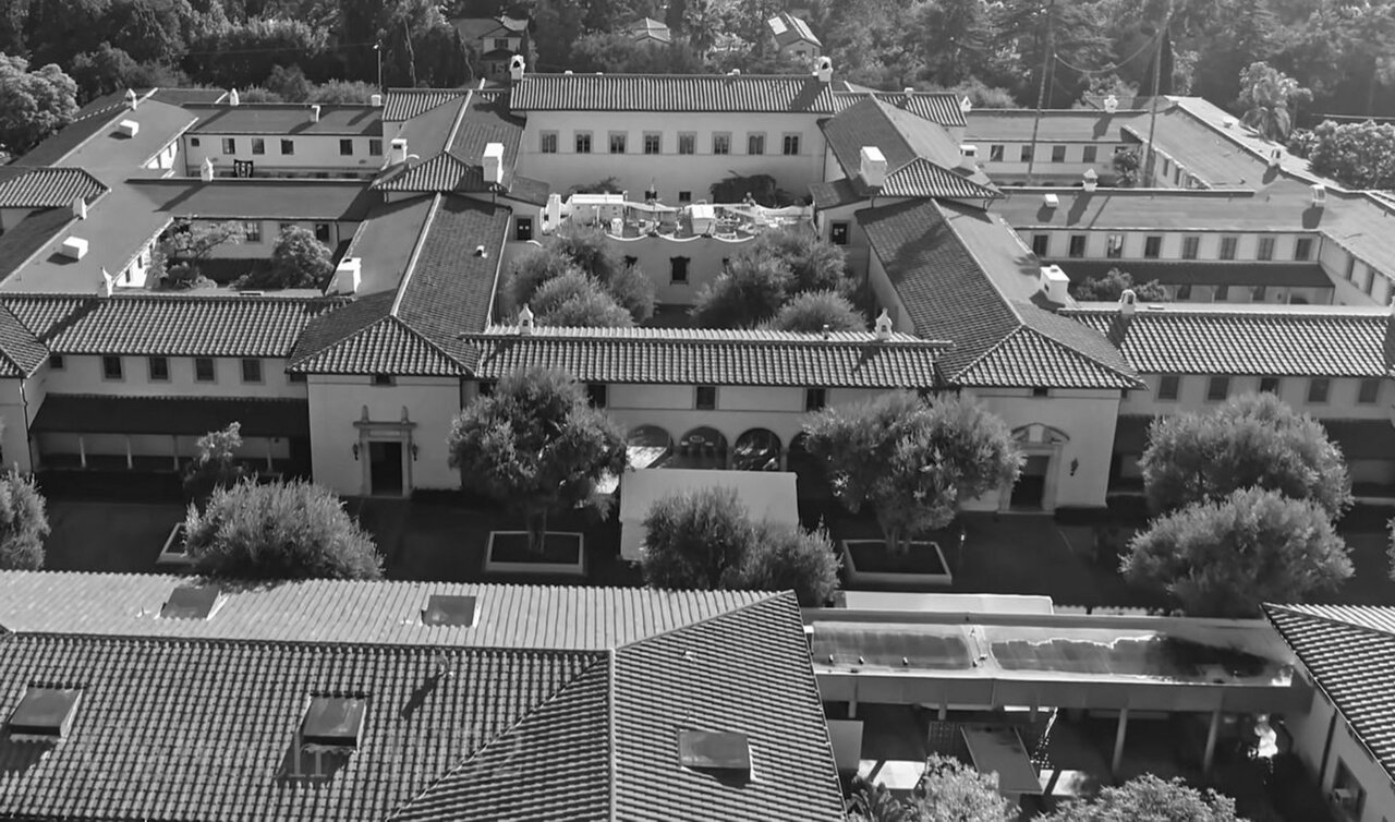 ساختمان موسسه فناوری کالیفرنیا (Caltech) در دهه ۱۹۵۰