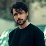 خواننده ترانه «برای»، باید «مبارزِ تمام‌وقت» بماند؟/ چرا کسانی که خود از ارشاد مجوز دارند، مجوزگرفتن شروین حاجی‌پور را تقبیح می‌کنند؟  