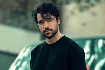 خواننده ترانه «برای»، باید «مبارزِ تماموقت» بماند؟/ چرا کسانی که خود از ارشاد مجوز دارند، مجوزگرفتن شروین حاجیپور را تقبیح میکنند؟