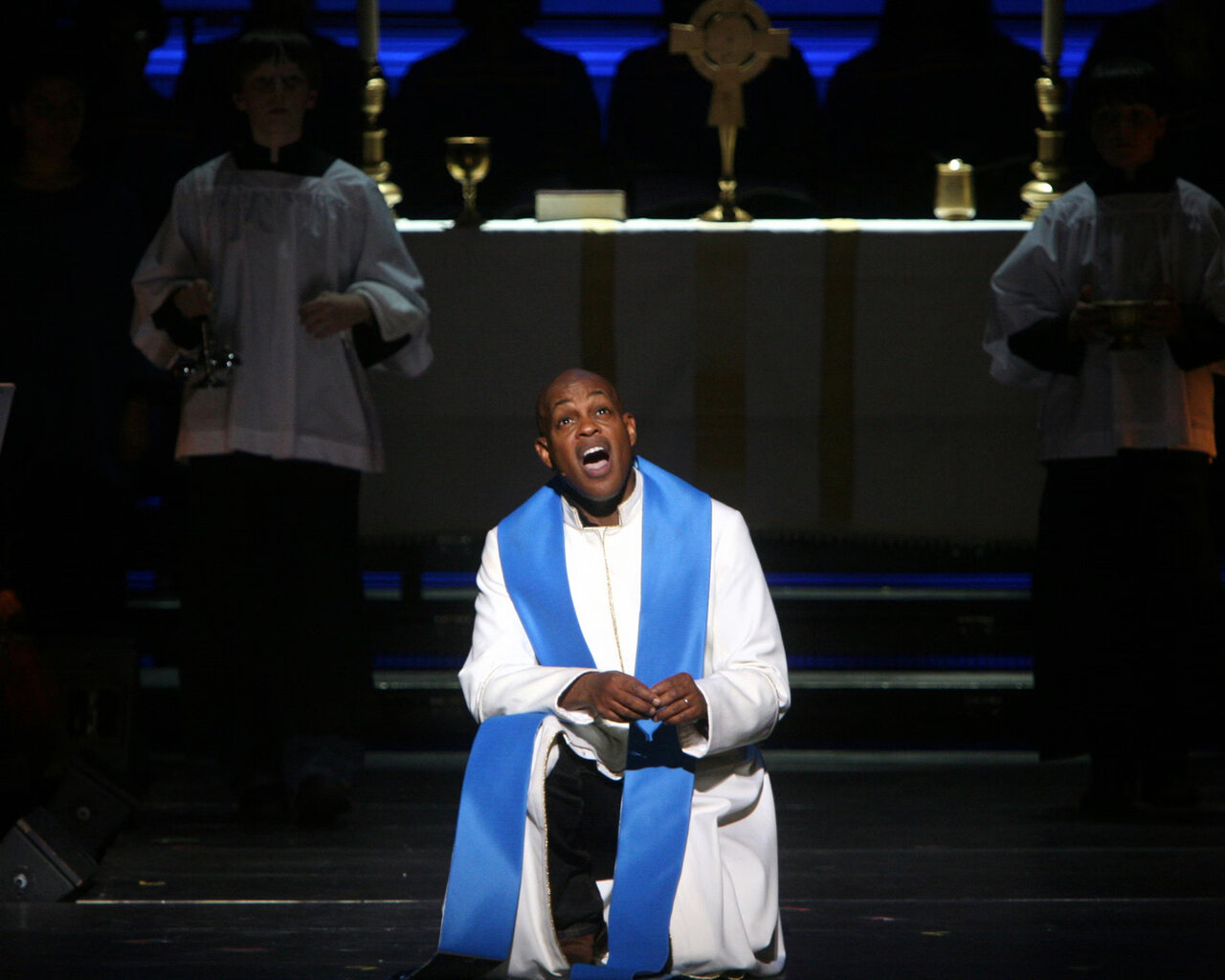 خواننده مشهور اپرا با ضربات چاقو در خانهاش کشته شد/ پسر ۳۱ سالهاش بازداشت شد