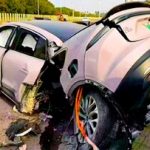 خودروی چینی در تصادفی عجیب از وسط نصف شد!