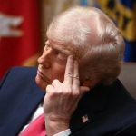 دولت ترامپ برای پول در آوردن کارت اقامت طلایی میفروشد