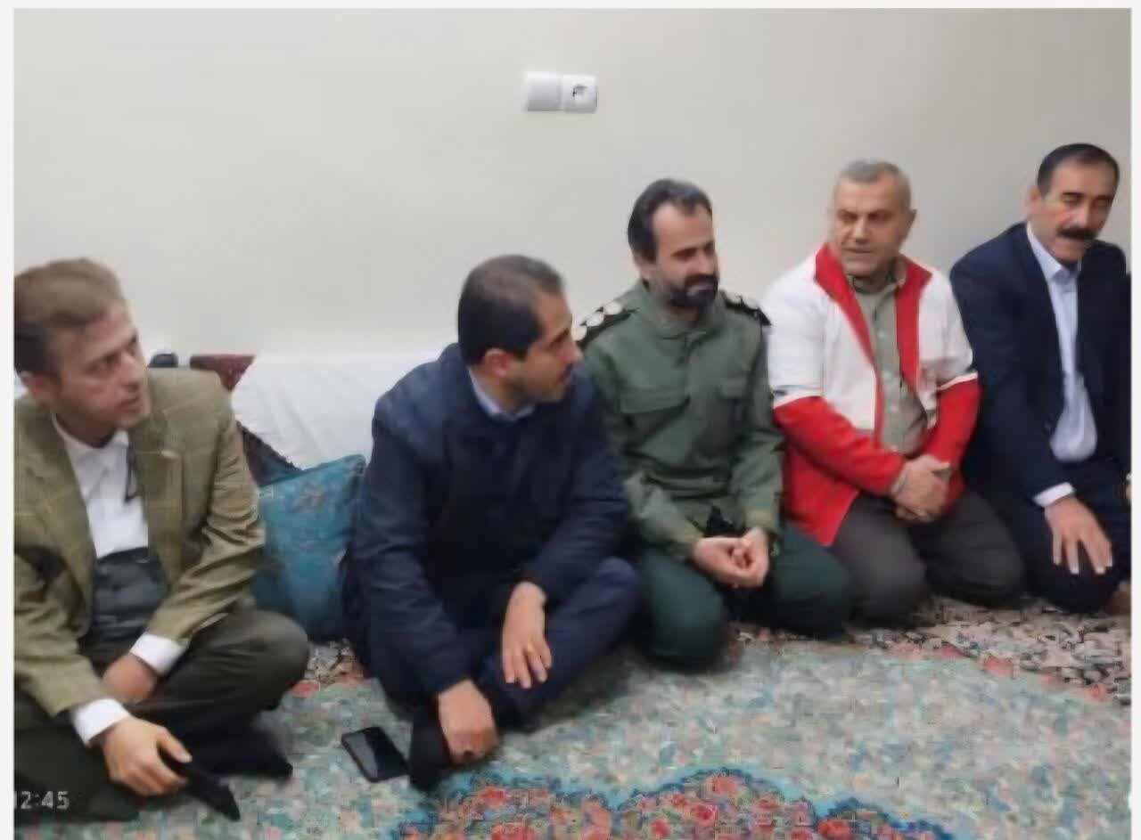 دیدار فرماندار شهرستان رودبار با مادر شهید والامقام زمان حسنی به مناسبت گرامیداشت مقام زن و مادر دیدار فرماندار شهرستان رودبار با مادر شهید والامقام زمان حسنی به مناسبت گرامیداشت مقام زن و مادر