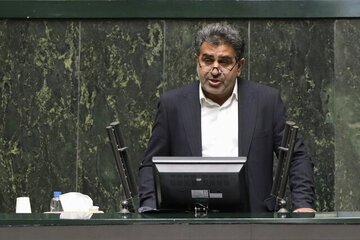 رئیس کمیسیون اجتماعی: آقای قالیباف خبر خوشی که دوستان برای هفته بعد دارند را به ملت و همکاران اعلام کنند/ شنیدم یکشنبه را تعطیل کردند؛ شوخی کردم!