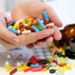 راه‌های جلوگیری از گیر کردن قرص در گلو  