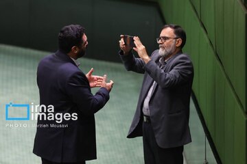 روز گوشیبازی در صحن مجلس/ عکاسی نمایندگان در جلسه علنی