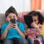 زنگ خطر برای والدین؛ شبکه‌های اجتماعی تمرکز کودکان را می‌بلعد