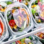 سالادهای آماده؛ وعدهای سالم یا تلهای میکروبی؟/ شستوشوی مجدد سالادهای بستهبندی لازم است؟