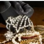 سرقت طلاهای زن تنها، به بهانه حلیم نذری!