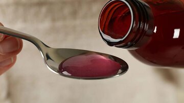 شربت تریاک کمیاب شد؛ متادون جایگزین ناخواسته بیماران/ درمانگر اعتیاد: از هر ۱۰۰ بیمار فقط به ۲۰ نفر شربت تریاک میرسد