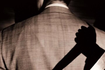 شوهرکشی هولناک در اشتهارد/ اذیت میکرد، وقتی خواب بود با تیشه او را کشتم!