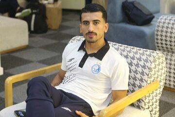 صدای اعتراض کاپیتان استقلال بلند شد؛ هر هفته پنالتی ما را نمیگیرند