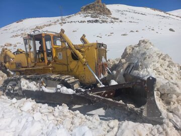 عملکرد چشمگیر راهداری در برفروبی ۶۰۰۰ کیلومتر جادههای چهارمحال و بختیاری