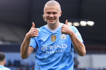 عکس | ارلینگ هالند بابانوئل شد؛ سورپرایز بامزه بچهغول برای کودکان انگلیس