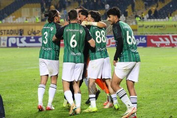 عکس | بنر جنجالی خیبر علیه غولهای ایران؛ این لیگ خوراک ماست!