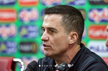 عکس | ذوقزدگی همسر اوسمار برای هدیه پرسپولیس