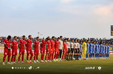 عکس | ساندویچ استادیومی؛ یک برگ کالباس ۲۰۰ هزارتومان!