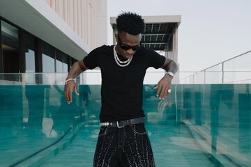 عکس | فرار وینیسیوس و نامزدش از مادرید؛ استراحت ستاره برزیلی در دبی