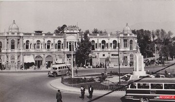 عکس قدیمیترین مرکز خرید تهران؛ ۹۰ سال پیش