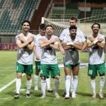 عکس| منجی گاندو روی پوستر فوتبالی