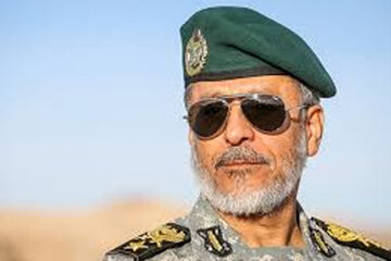 عکسی از مقام بلندرتبه ارتش در خانه یک ارمنی در آستانه سال نو میلادی+ عکس